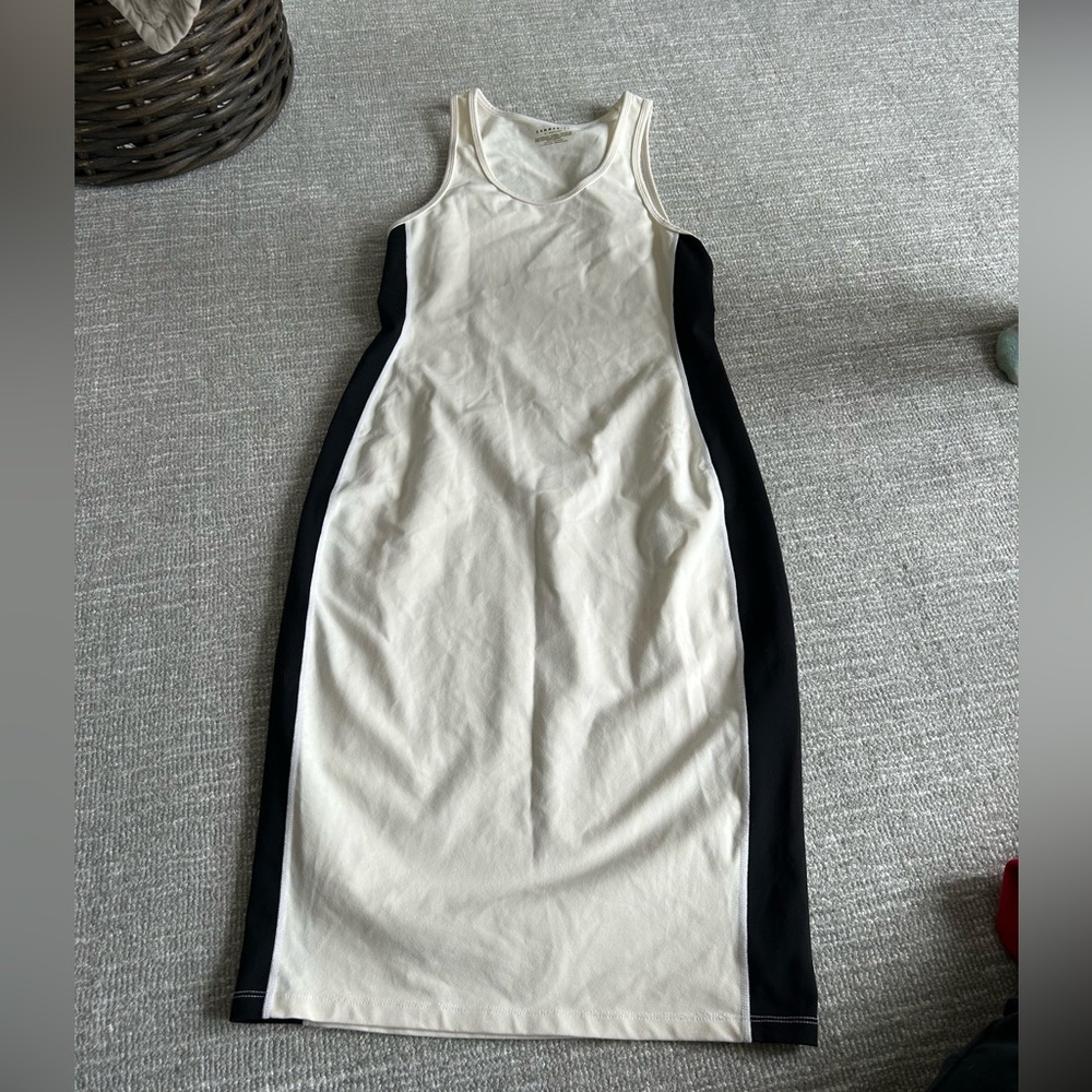 COMMUNITY athletic dress